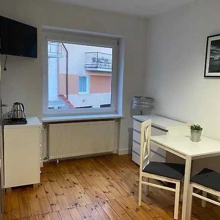 Laura Проживание в семье