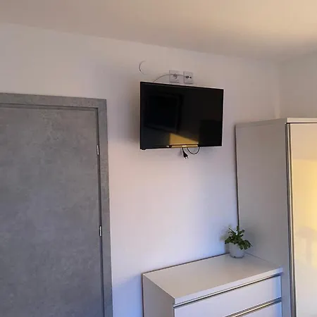 Laura Проживание в семье *