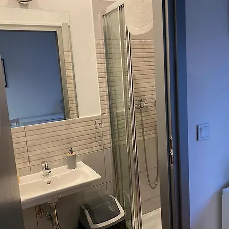 Laura Проживание в семье Мендзыздрое