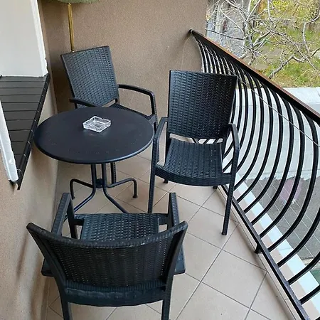 Laura Мендзыздрое